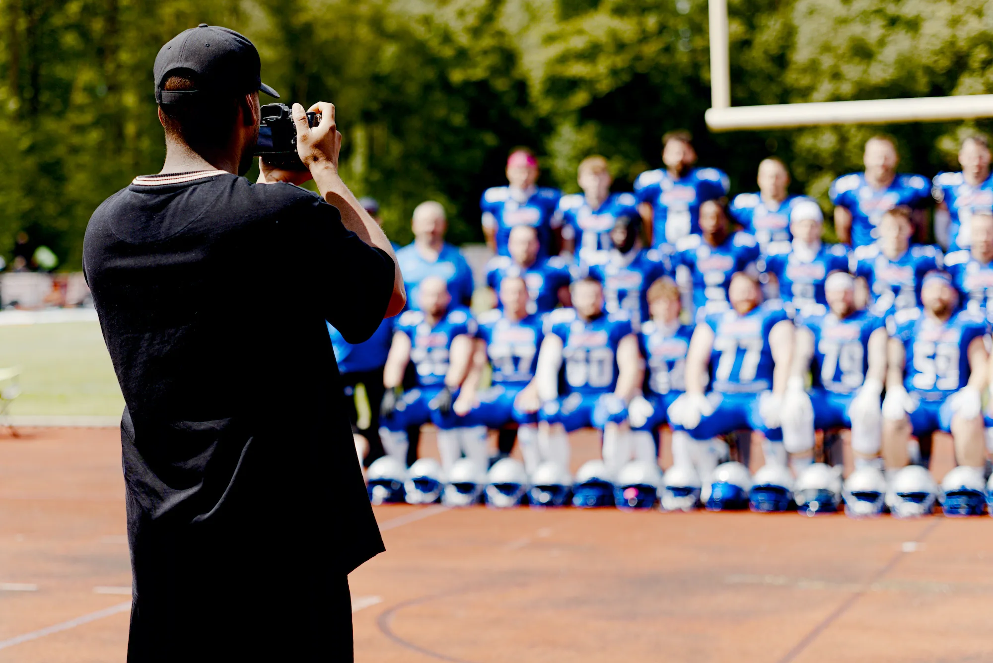 Fotograf vor dem Teamfoto der syNeo Albershausen Crusaders
