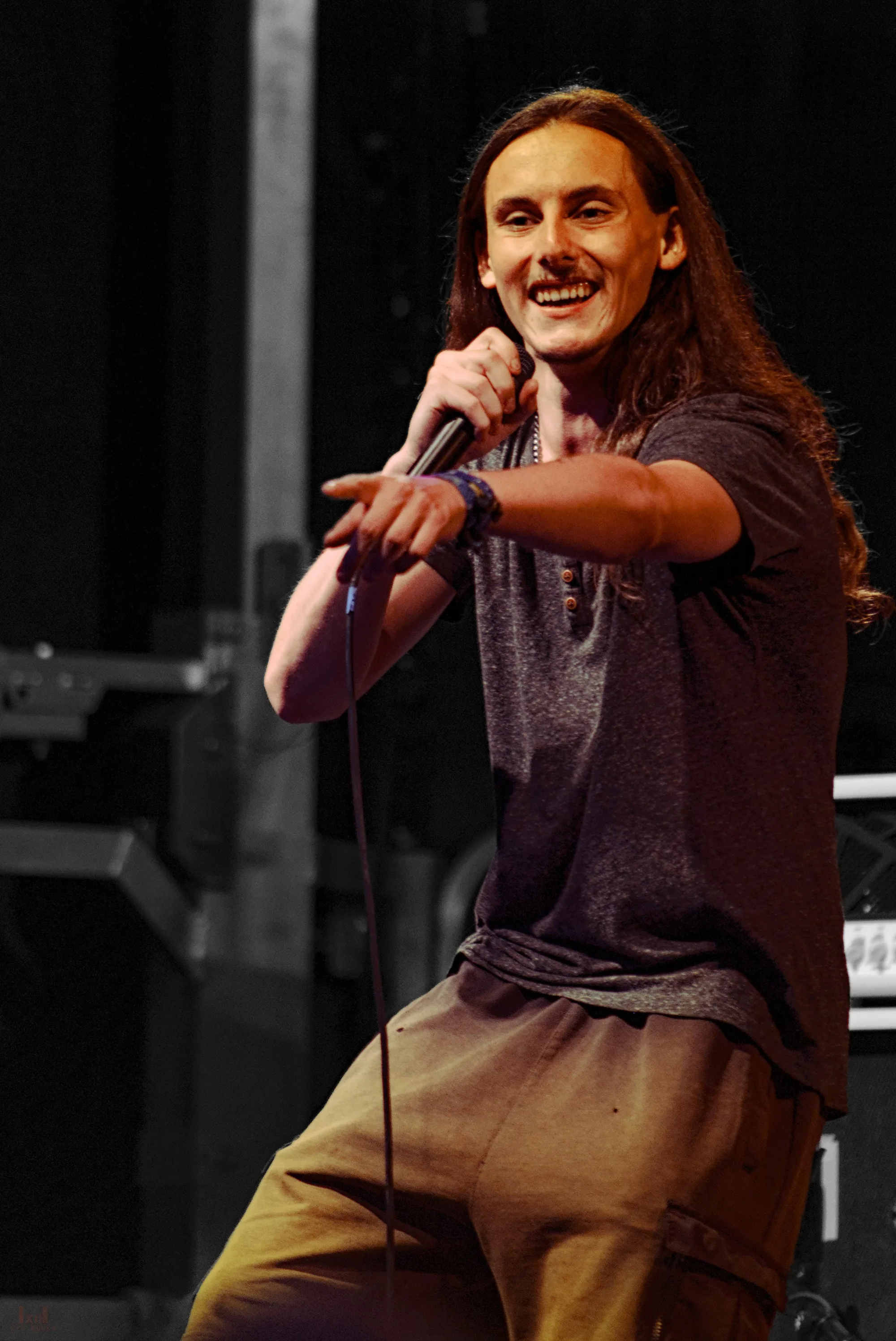 Zweite Color-Splash-Aufnahme von Hellraisers oder The Shape live
